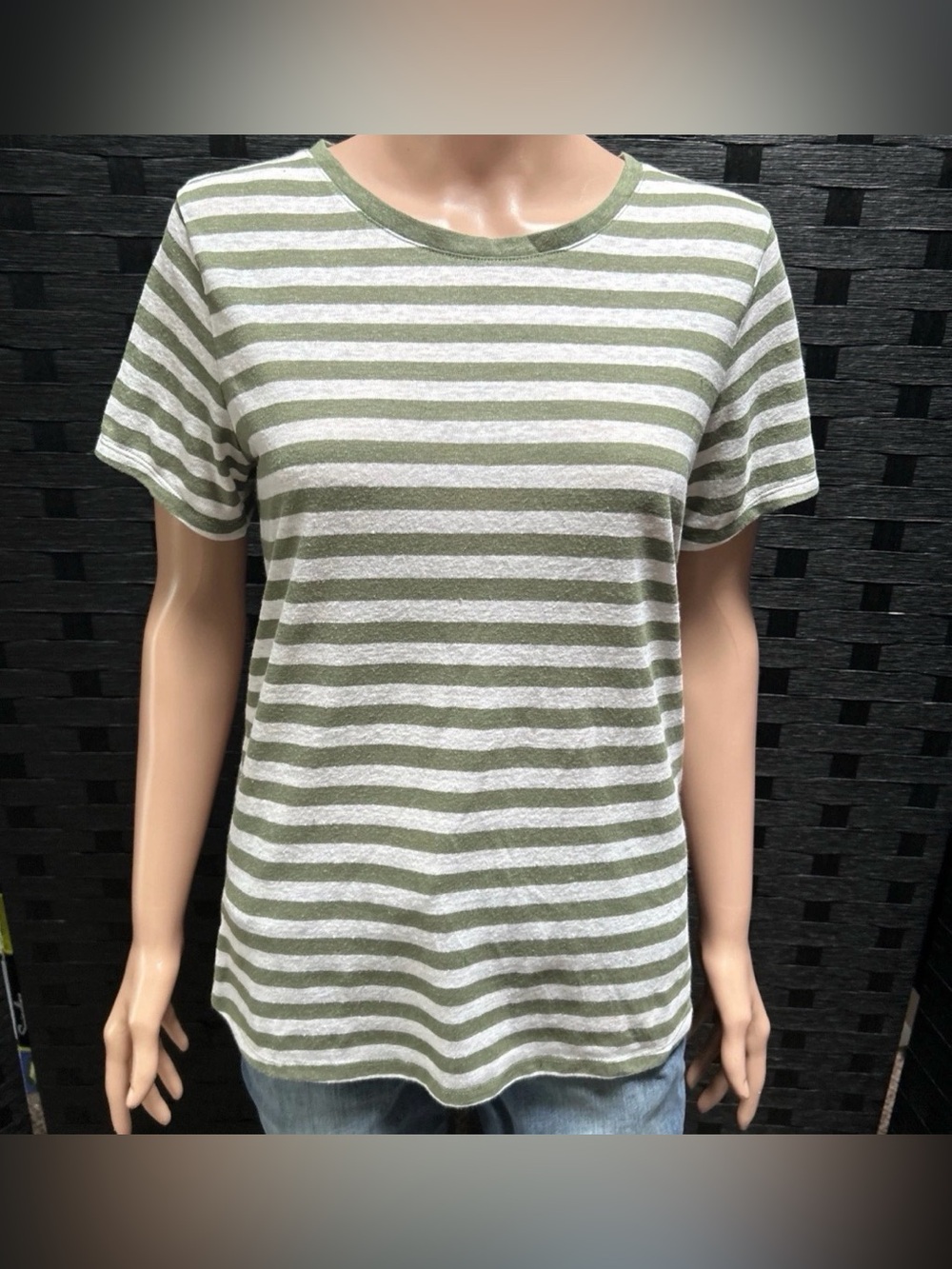 Old Navy Everywhere Green and White Striped Tee size medium linen blend
